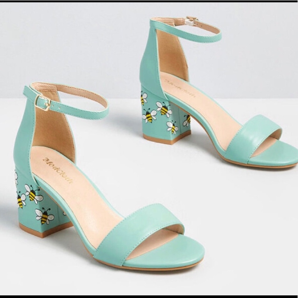 Only tried on *Fun Direction Bee embroidered heels